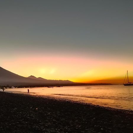 Beach Side Amed Delem Family Ambat Exterior photo